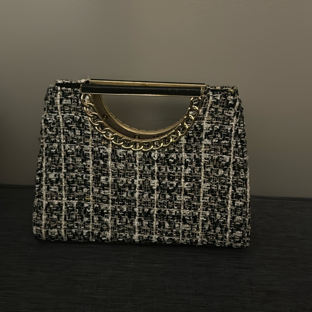 Handle or crossbody clutch